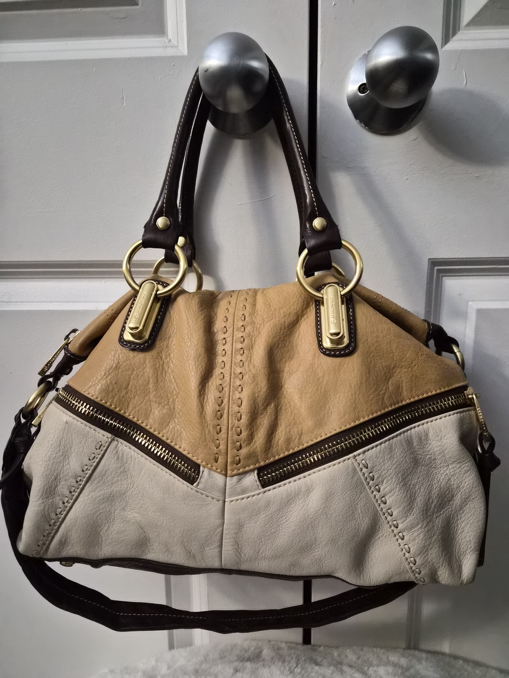 B MAKOWSKI Two-Tone Tan and Cream Women’s Leather Handbag - Picture 1 of 15